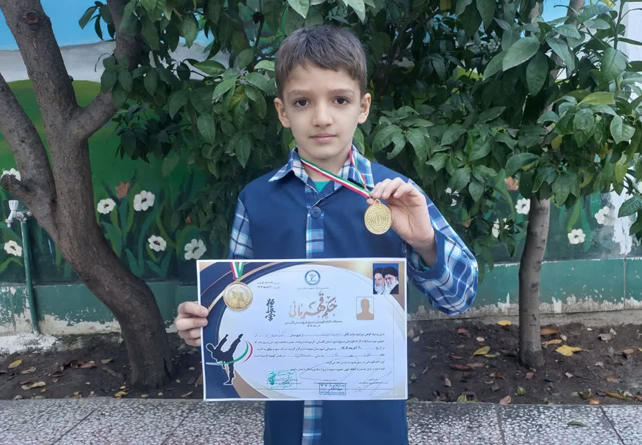 قهرمانی کاراته دانش آموز سیدرضا میرعرب