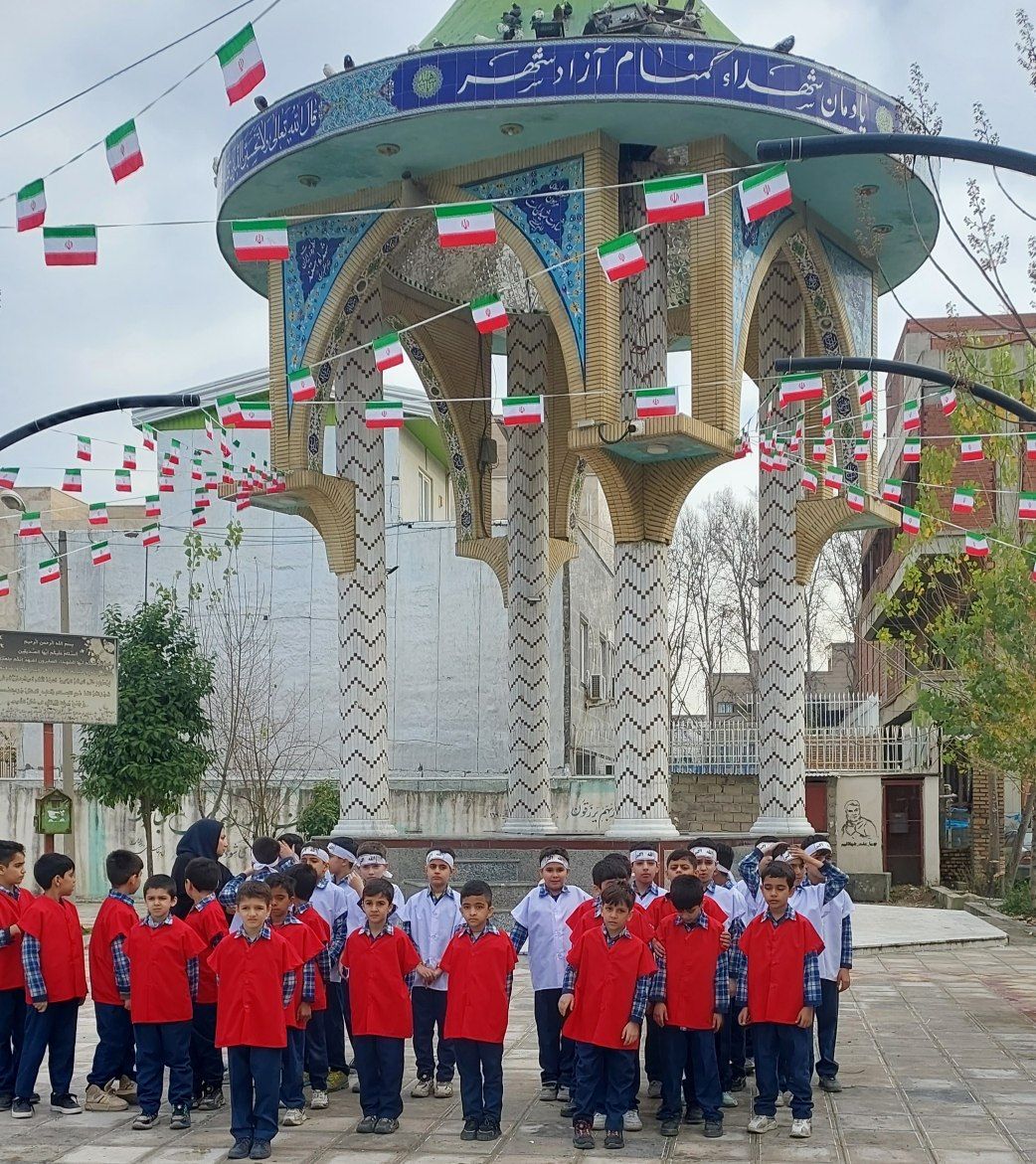 اجرای گروه سرود دانش آموزان هدف نماهنگ پسراتو ببین