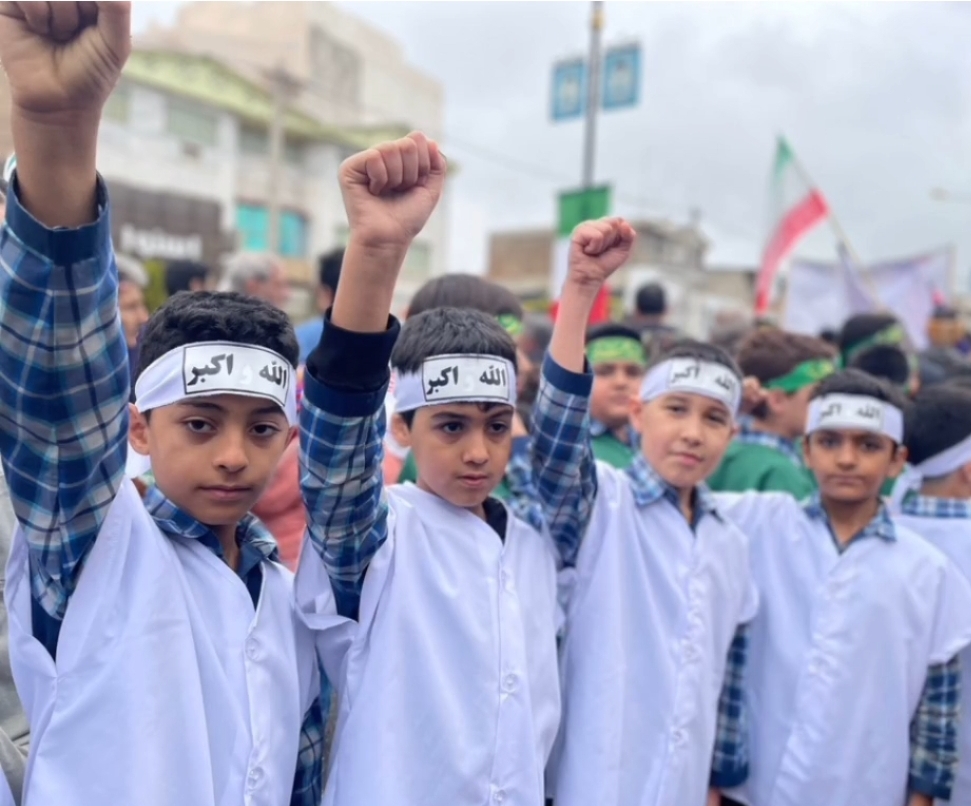 راهپیمایی ۲۲ بهمن دبستان غیردولتی هدف